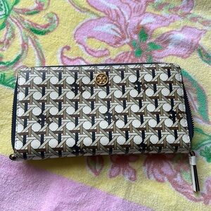 Robinson Printed zip continental wallet